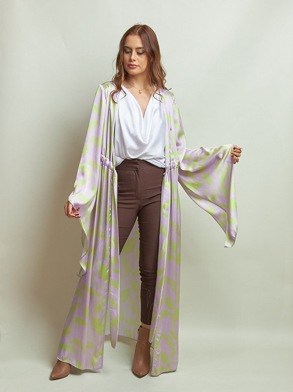 Kimono Lavanda Plumas Lila+Neon Estampado