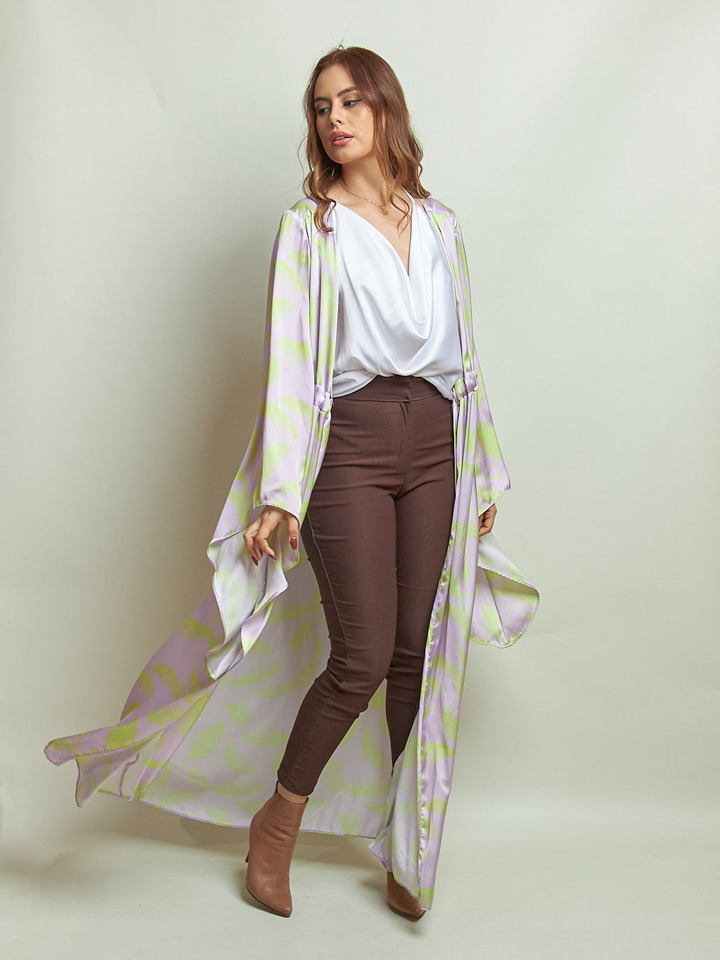 Kimono Lavanda Plumas Lila+Neon Estampado