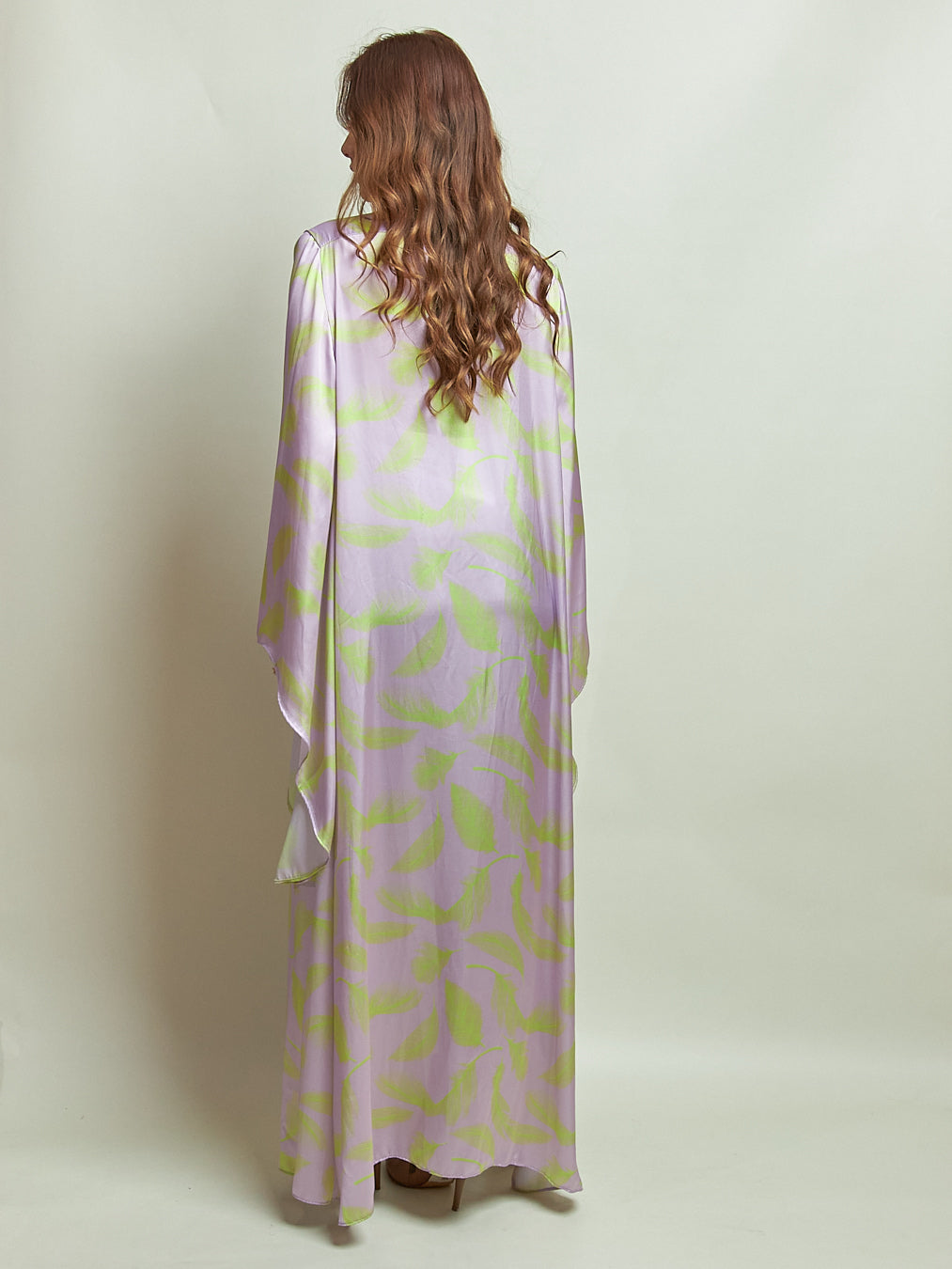 Kimono Lavanda Plumas Lila+Neon Estampado